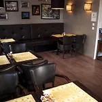 Princess Leidse Square Hostal *